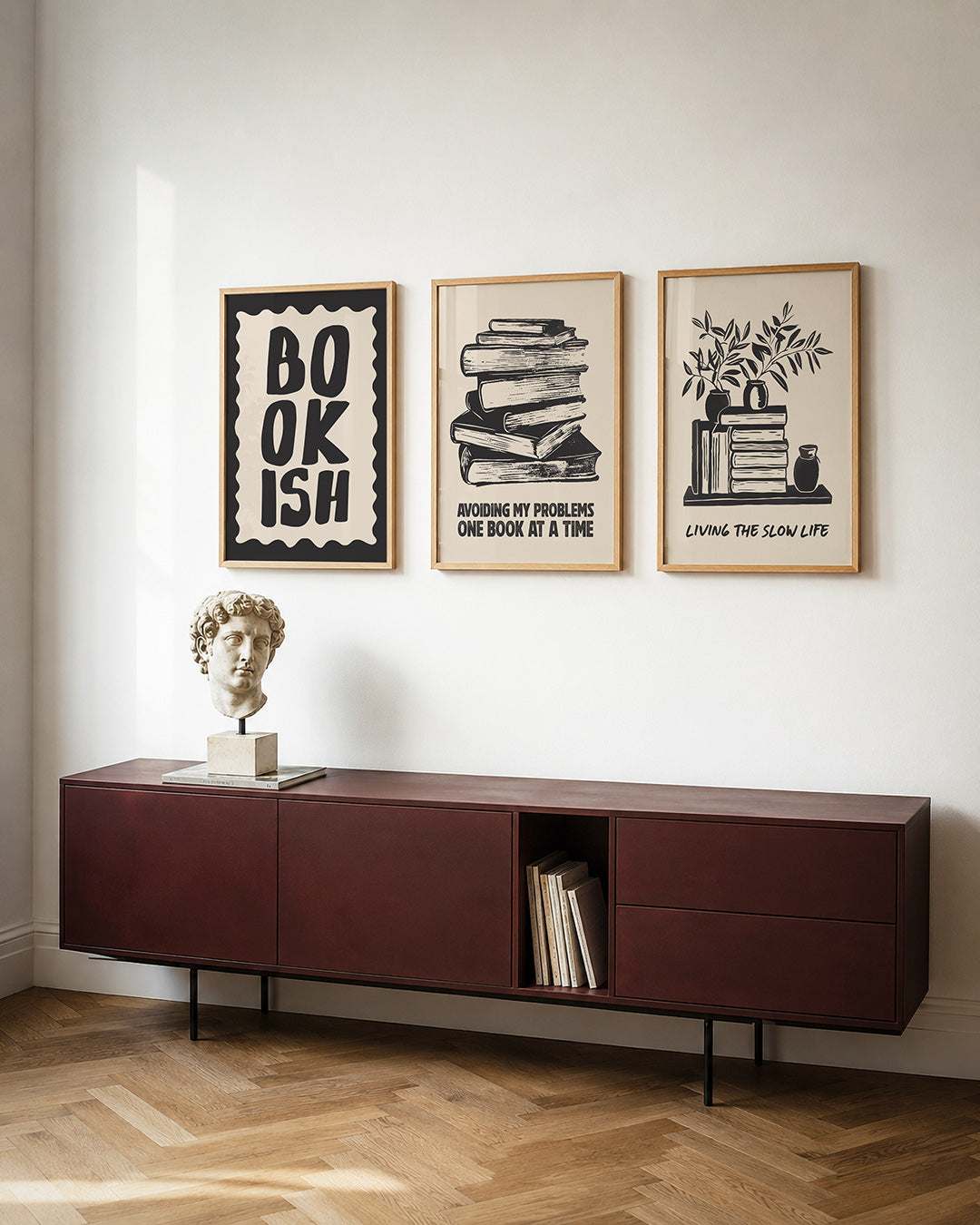 Golvende randletters posterset – tweede productweergave – zwarte letters op een beige achtergrond met een golvende