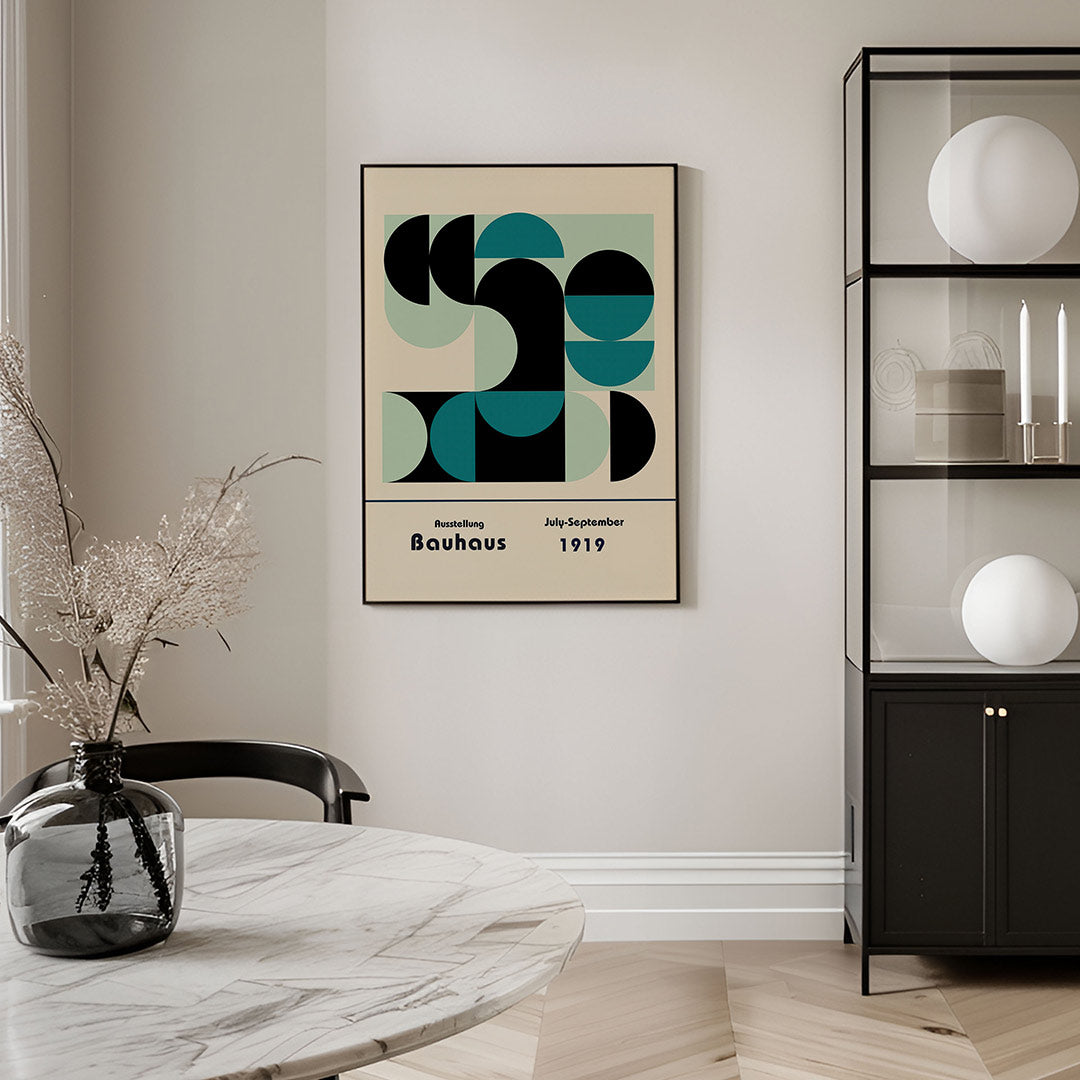 Vorm en kleurvlakken – geometrische Bauhaus poster in staand formaat
