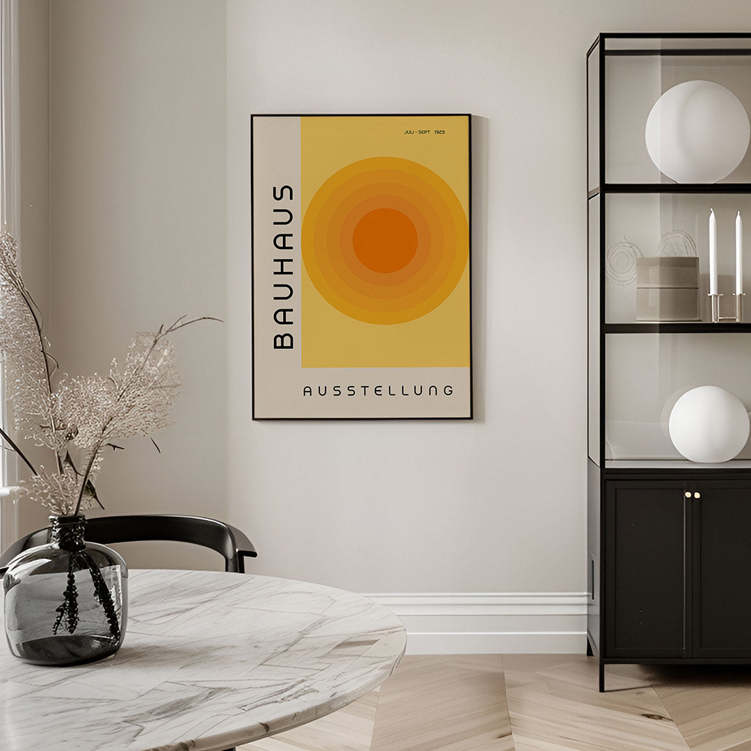 Cirkelvormen en tekst – geometrische Bauhaus poster in staand formaat