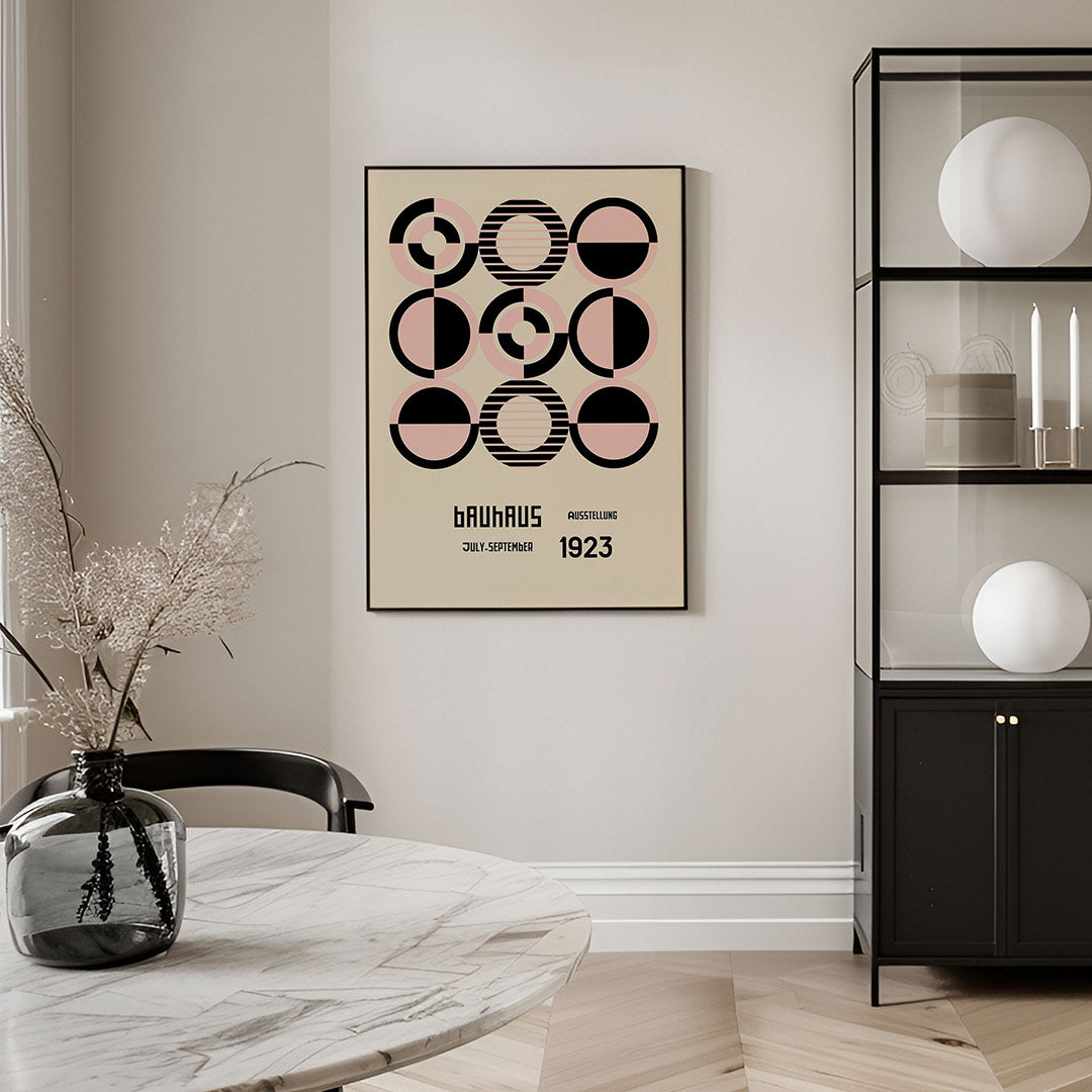 Cirkelpatroon en tekst – geometrische Bauhaus poster in staand formaat