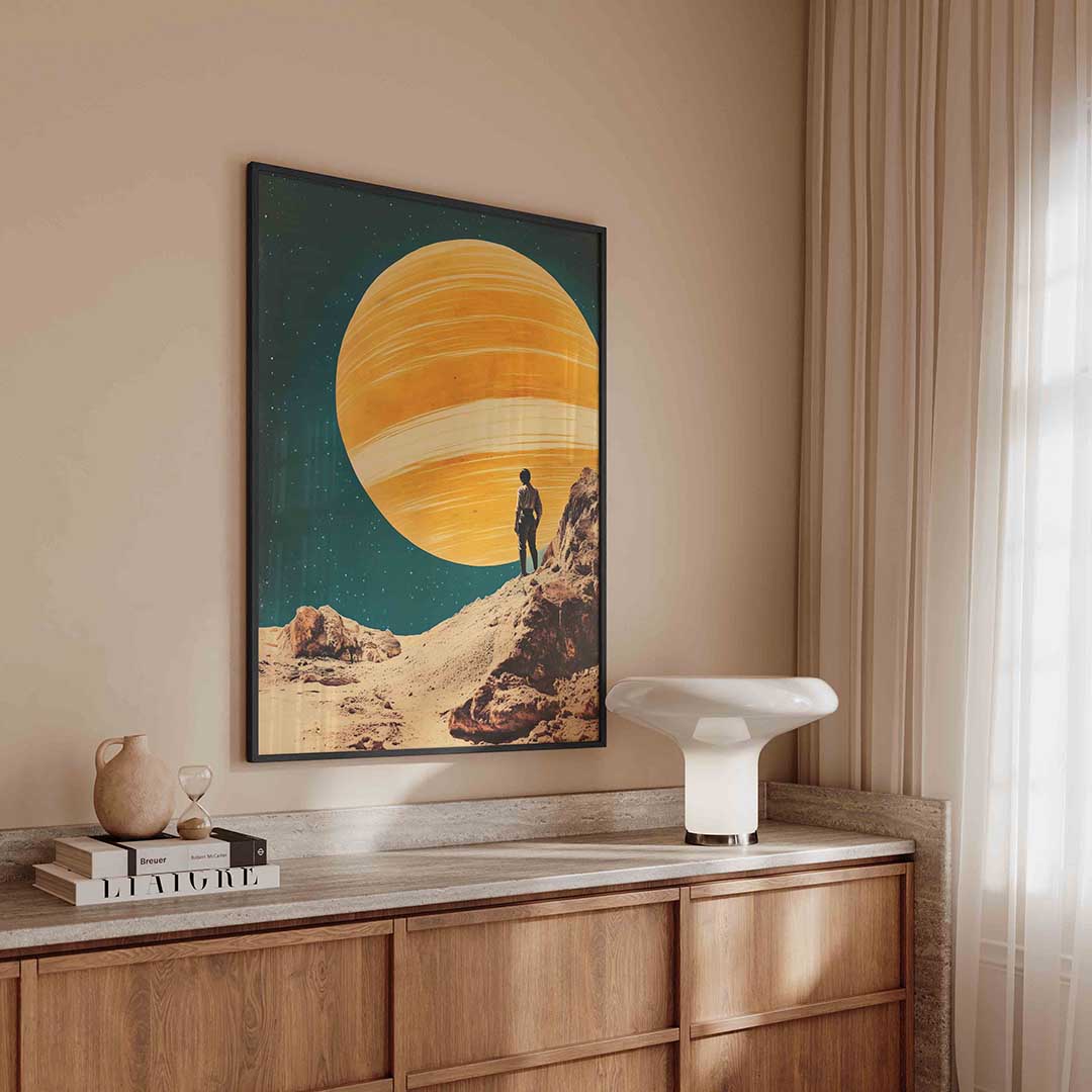 Persoon op planeet – surreal poster in staand formaat