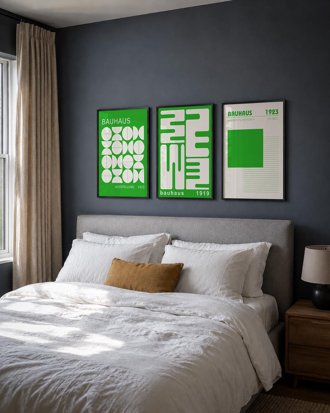 Vorm en kleur posterset – detailweergave – deze poster toont een levendig spel van witte geometrische vormen op een groene