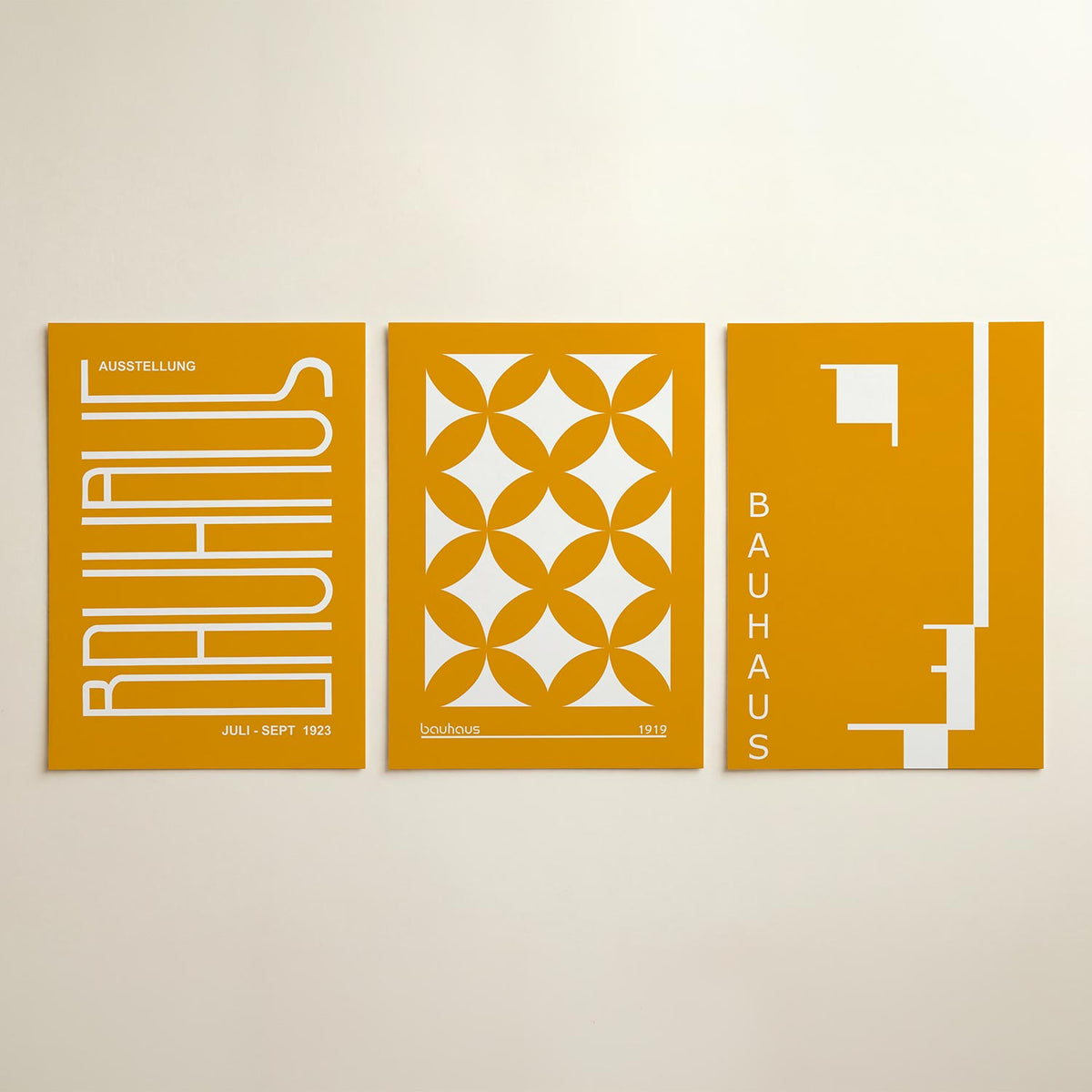 Lijnen en kleurvlakken posterset – detailweergave – deze posterset in drie delen toont een speels lijnenspel op een warme