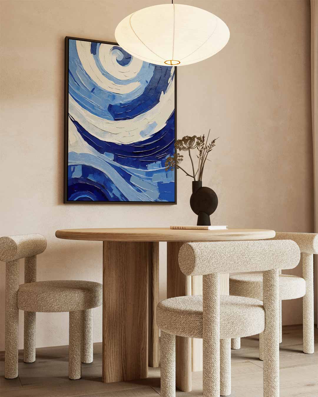 Spiralen van Blauw – kunstwerk met zwarte baklijst