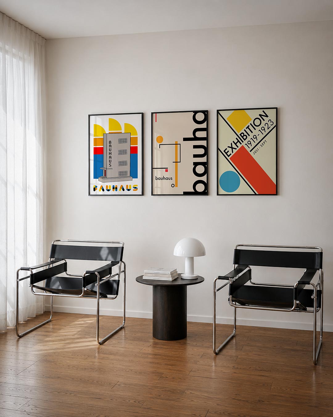 Kleur en vormenspel driedelige posterset – deze posterset in drie delen toont een gebouw met strakke lijnen en rechthoeken