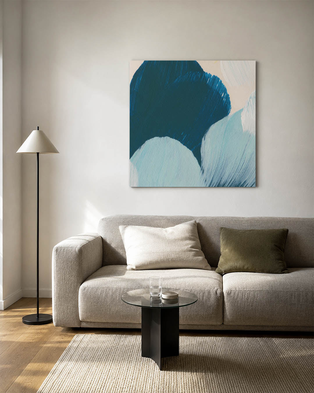 Vloeiende kleurencompositie kunstwerk – detailweergave – dit kunstwerk toont vloeiende penseelstreken in blauw en wit, met