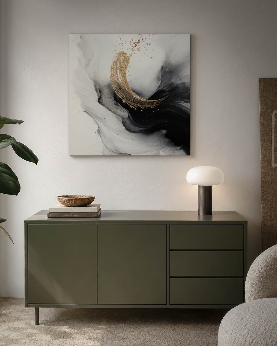Dynamische vormen kunstwerk – detailweergave – dit werk toont vloeiende zwarte en witte lijnen met een gouden accent, die