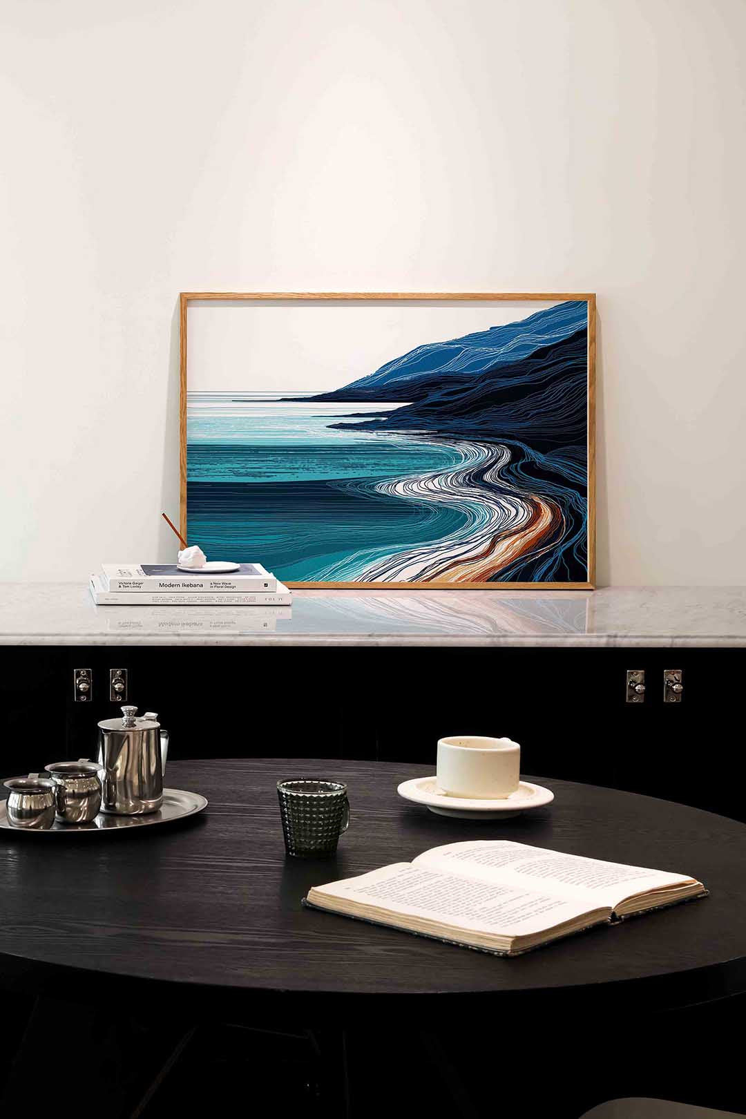 Golvende kustlijn – abstracte poster in liggend formaat