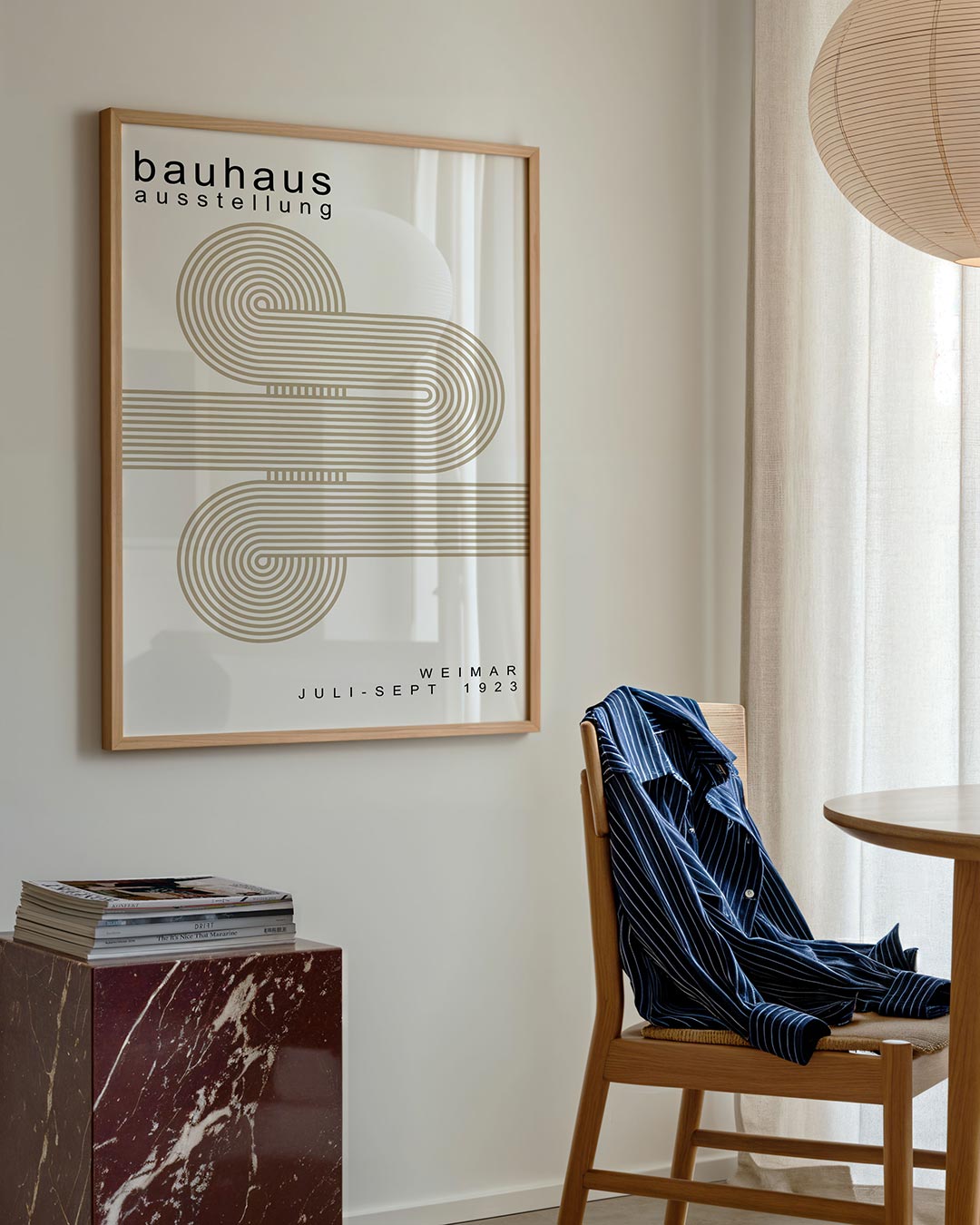 Lijnenspel en cirkelvorm – geometrische poster in Bauhaus-stijl van WallArtistic