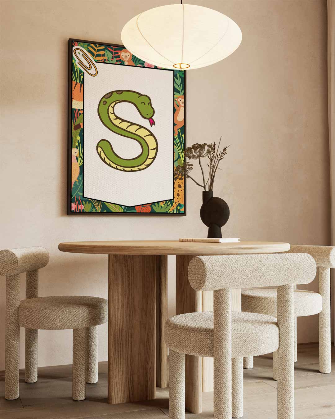 Vrolijke Slangenletter S – kunstwerk met zwarte baklijst