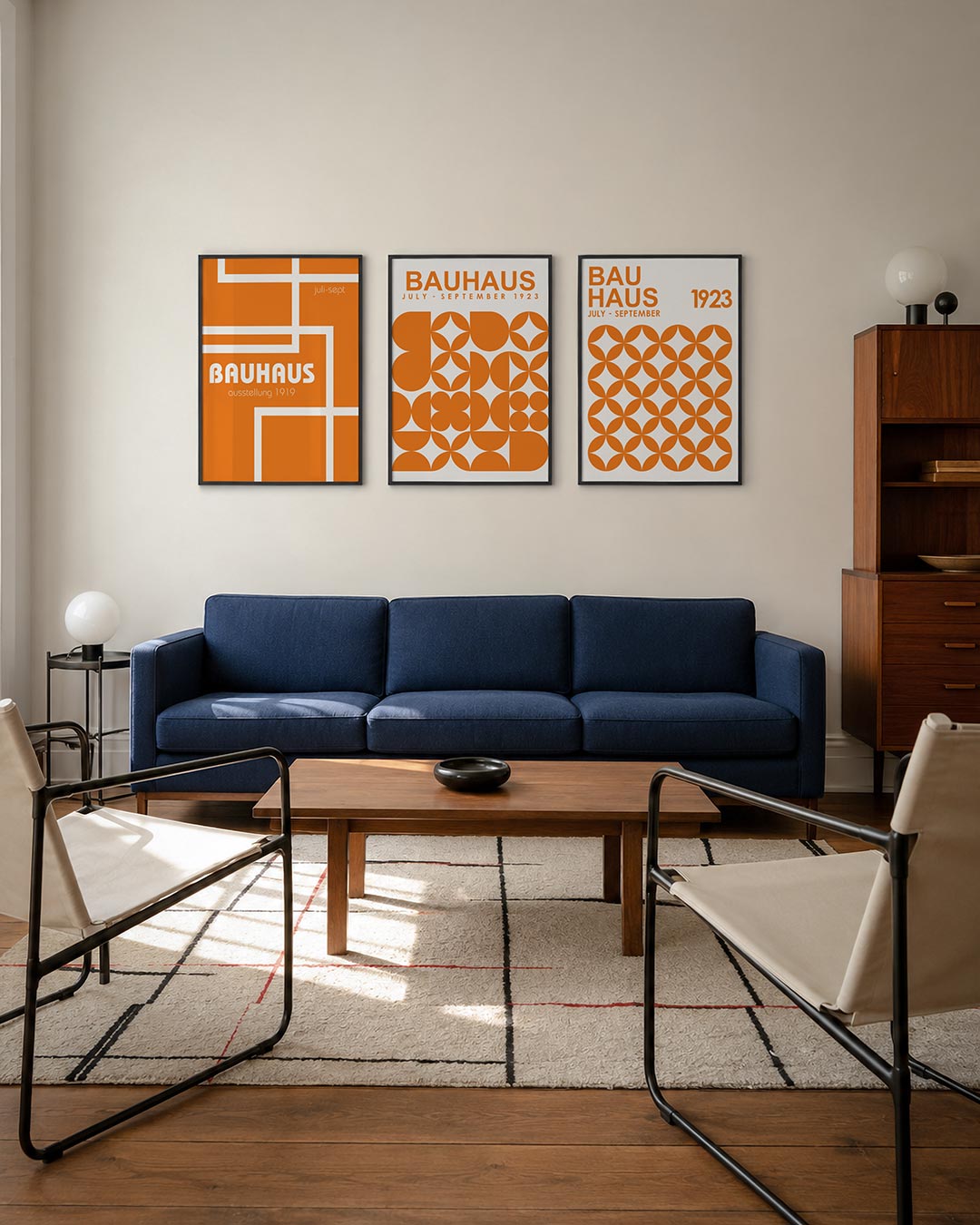 Lijnen en kleurvlakken driedelige posterset – deze posterset in drie delen speelt met oranje en wit. Rechte lijnen en vlakken
