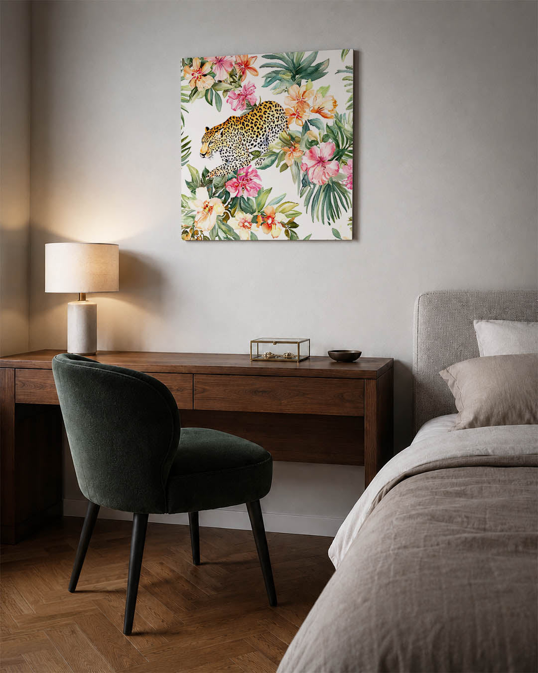 Tropische dierenprint kunstwerk – materiaalweergave – dit werk toont een levendige compositie van een luipaard omringd door