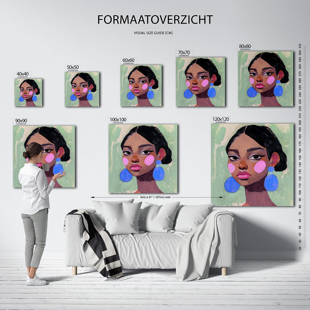 Portret kunstwerk – dit kunstwerk toont een vrouw met grote blauwe oorbellen en roze accenten op haar wangen. De achtergrond