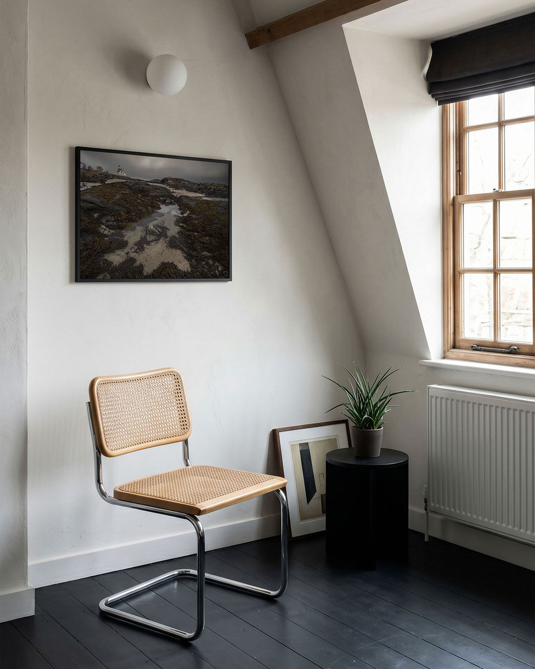Rustieke kustkerk poster – tweede productweergave – een serene kustscène met een eenzame kerk op de achtergrond, omgeven door