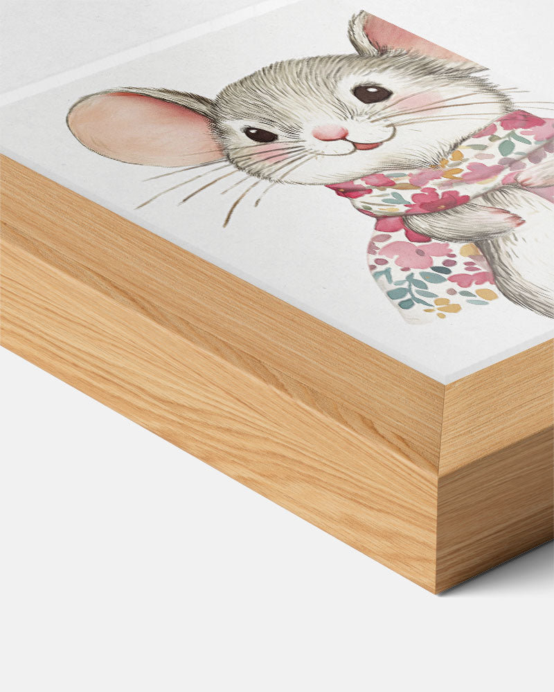 Lieve Muizenposter met Bloemensjaal – kids poster als vrolijke staande wanddecoratie