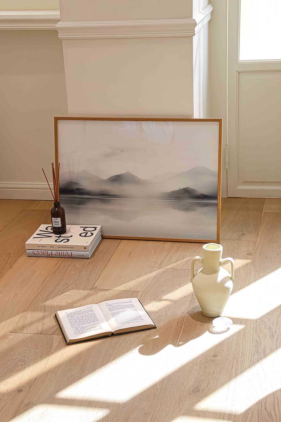 Mistige bergen – liggende abstracte wanddecoratie van WallArtistic