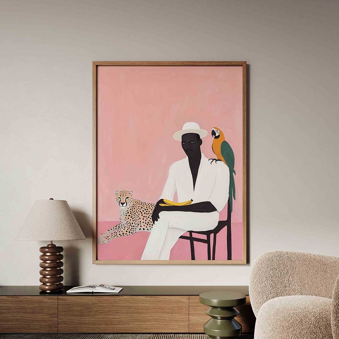 Man met papegaai en cheetah – tropische jungle poster in staand formaat