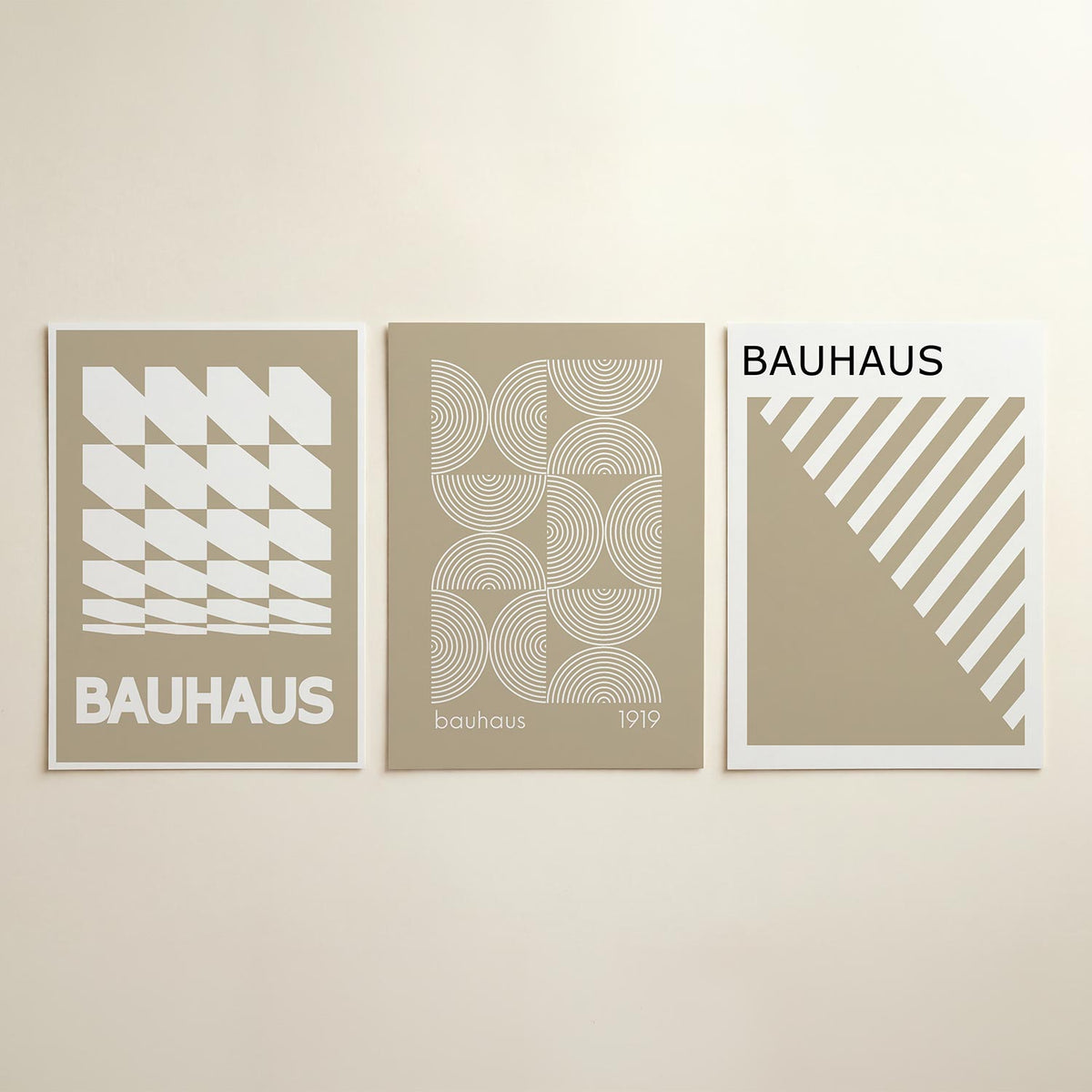 Vormen en vlakken posterset – detailweergave – deze posterset in drie delen toont een ritmisch spel van witte en beige