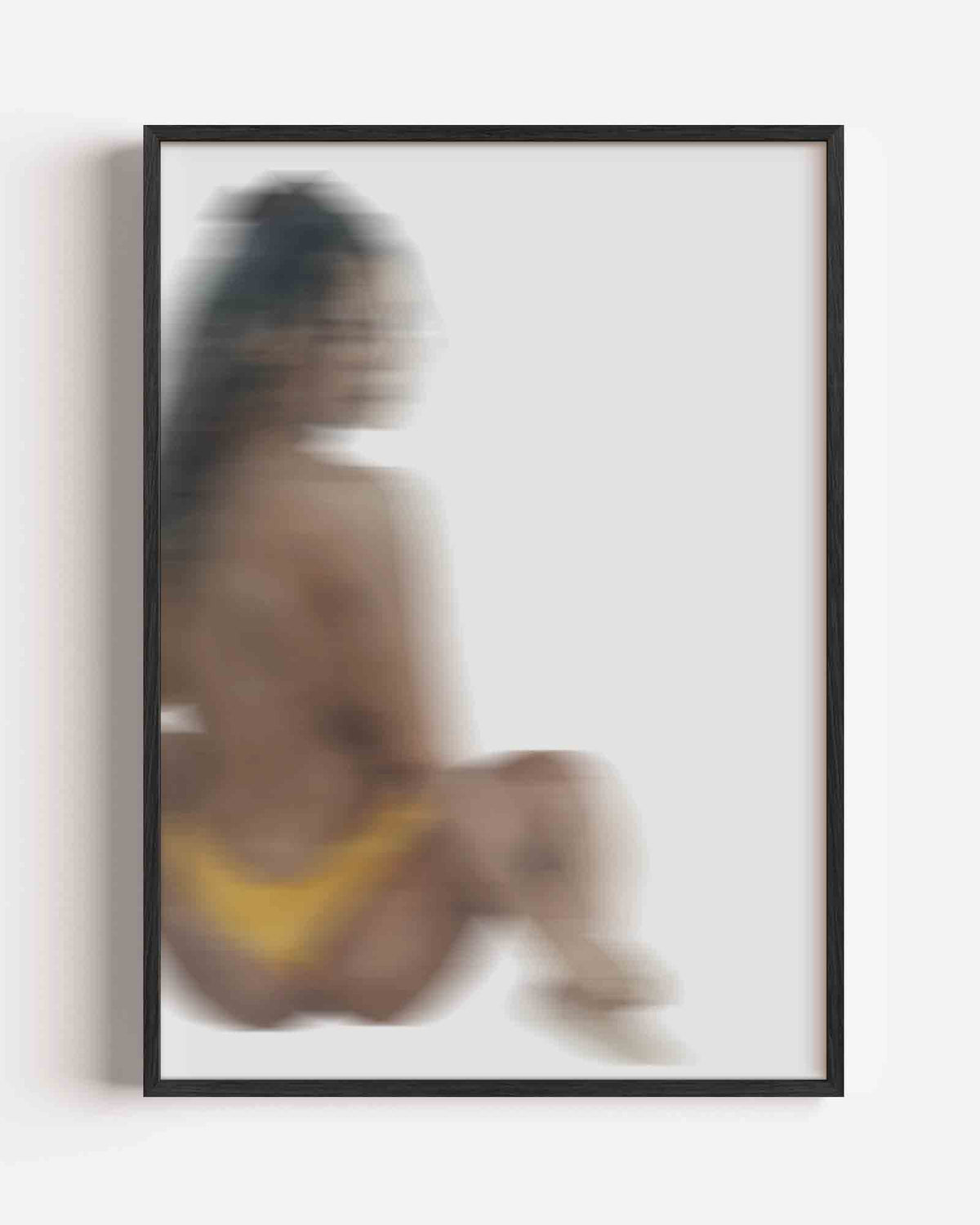 Vrouw in gele bikini – Élan Féminin portret poster als wanddecoratie