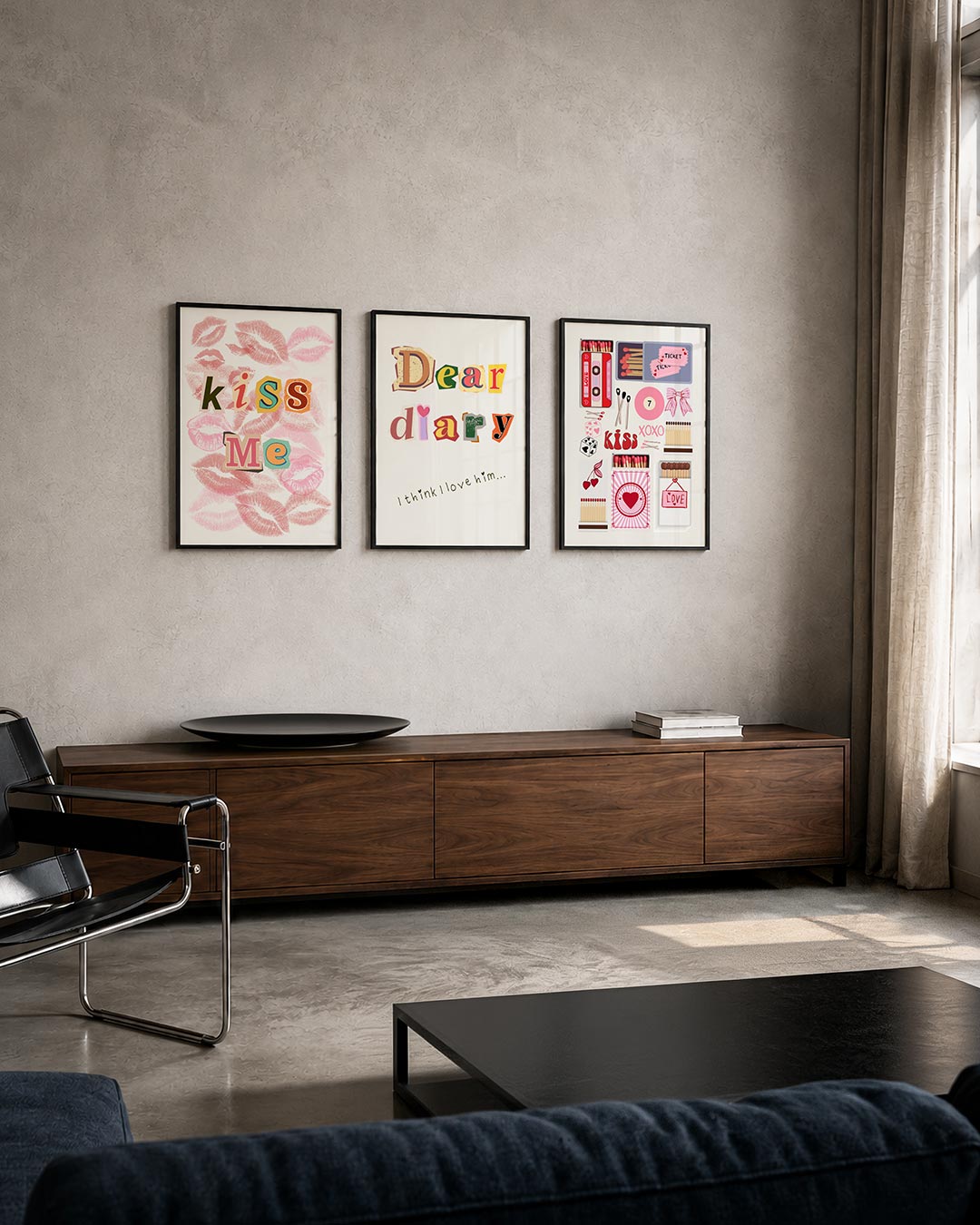 Lippen en letters posterset – tweede productweergave – deze posterset in drie delen toont speelse lipafdrukken in