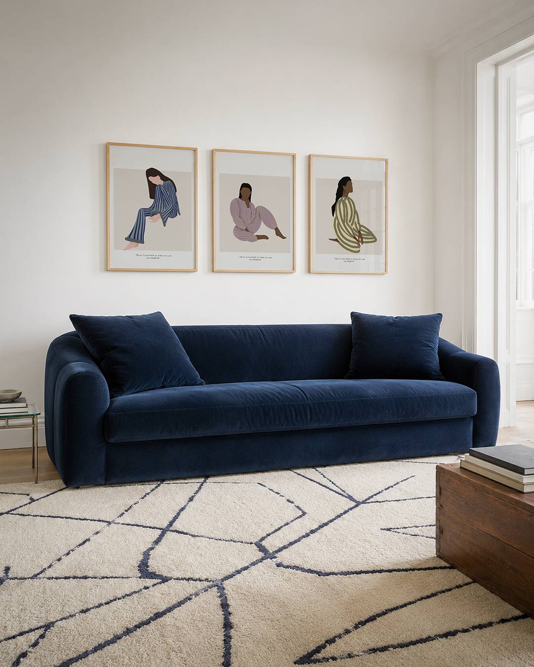 Gestreepte harmonie posterset – tweede productweergave – een figuur in blauw-grijze strepen zit ontspannen tegen een