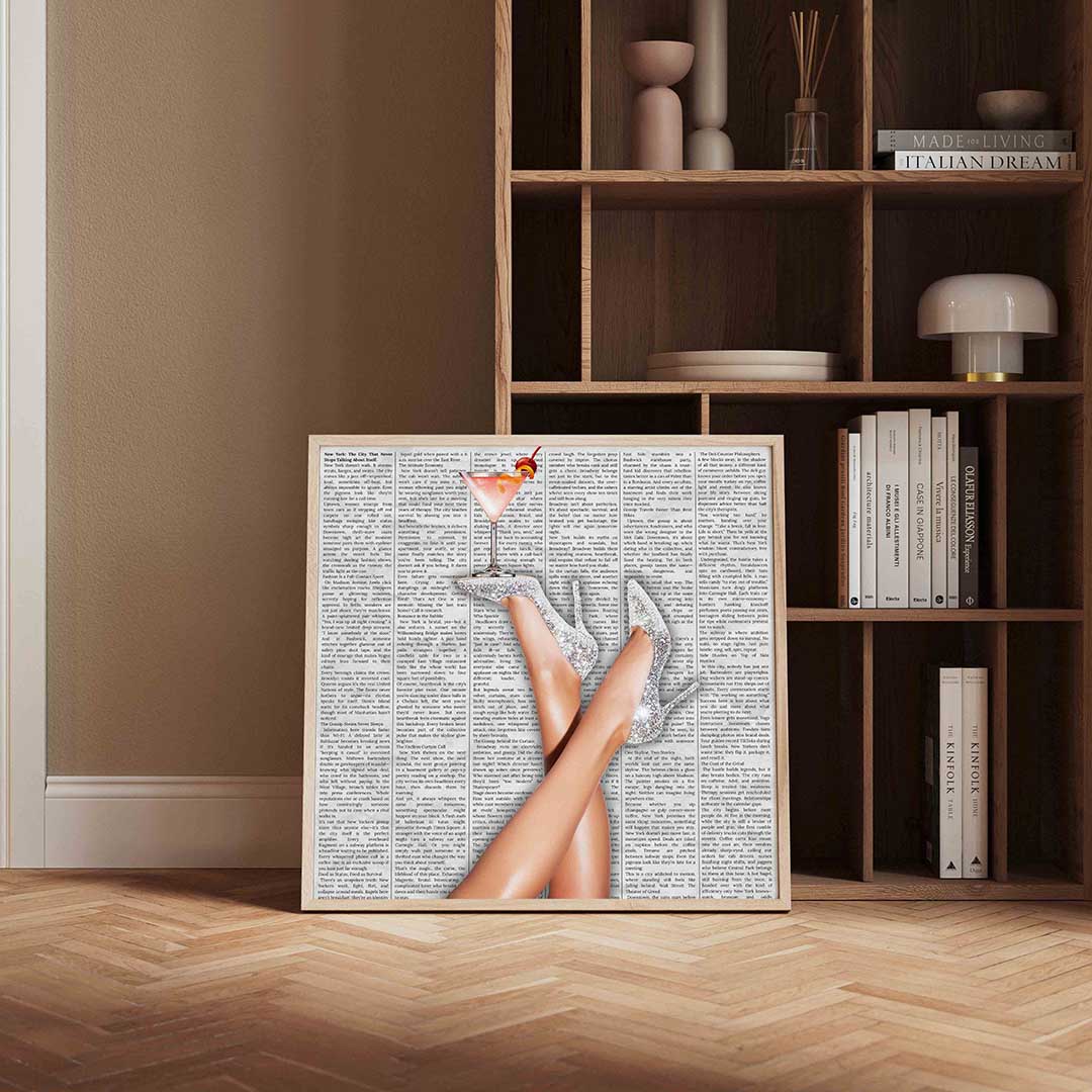 Glinsterende hakken en cocktail – kleurrijke Pop Art poster in vierkant formaat