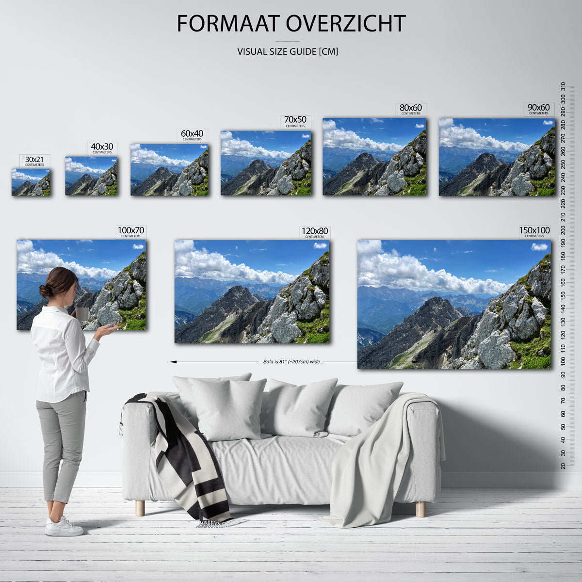 Berglandschap met wolken poster – sfeerbeeld – deze poster toont een indrukwekkend berglandschap met ruige rotsen en een