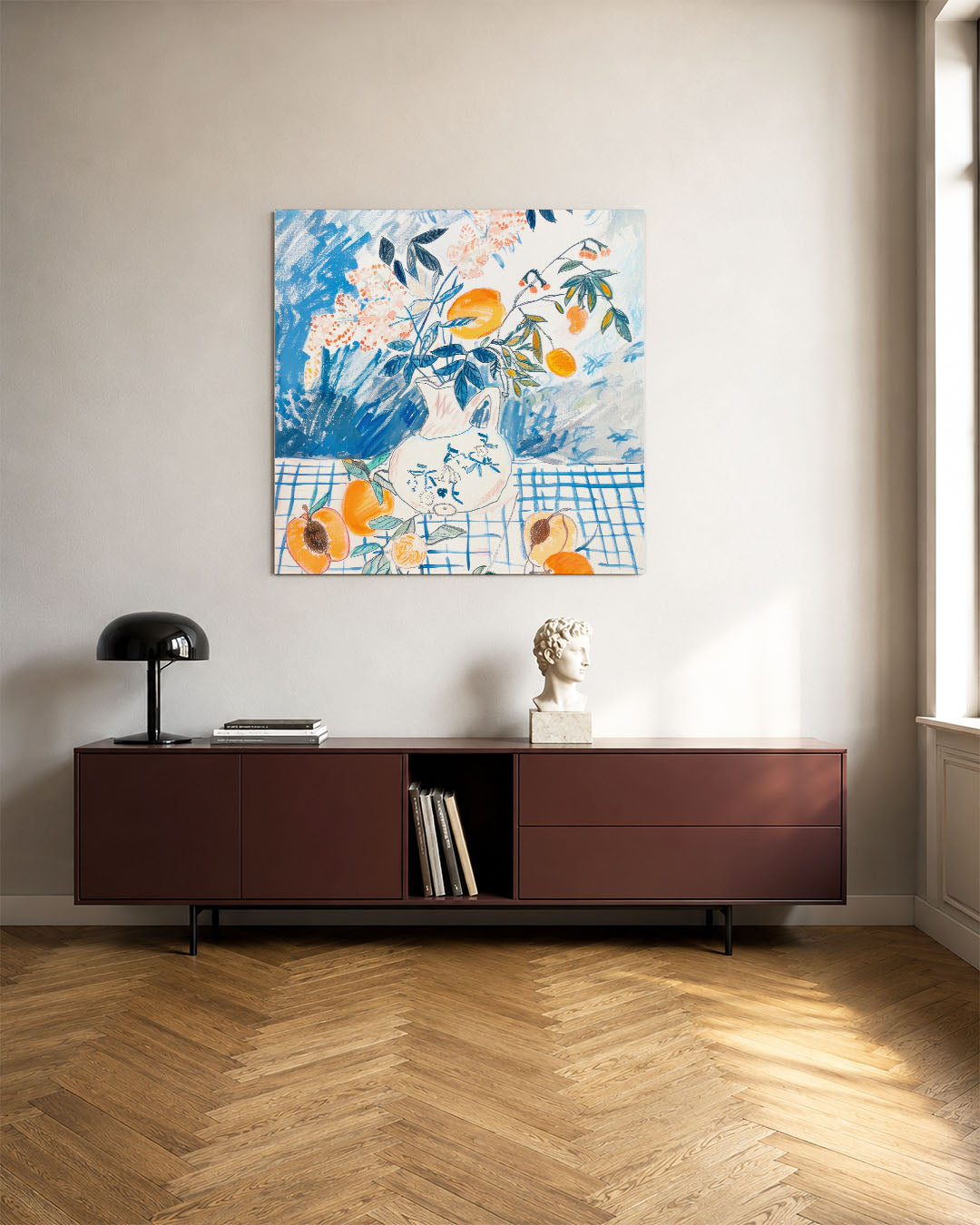 Vaas met perziken kunstwerk – tweede productweergave – dit werk toont een vaas met bloemen en perziken op een tafel met een