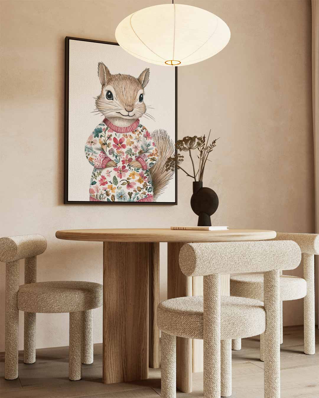 Bloemrijke Eekhoorn Schilderij – kunstwerk met zwarte baklijst