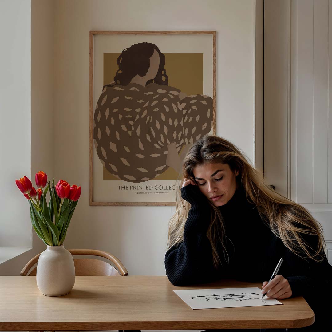 Stijlvolle Rustieke Vrouwelijke Kunstprint – staande vrouwelijke wanddecoratie van WallArtistic