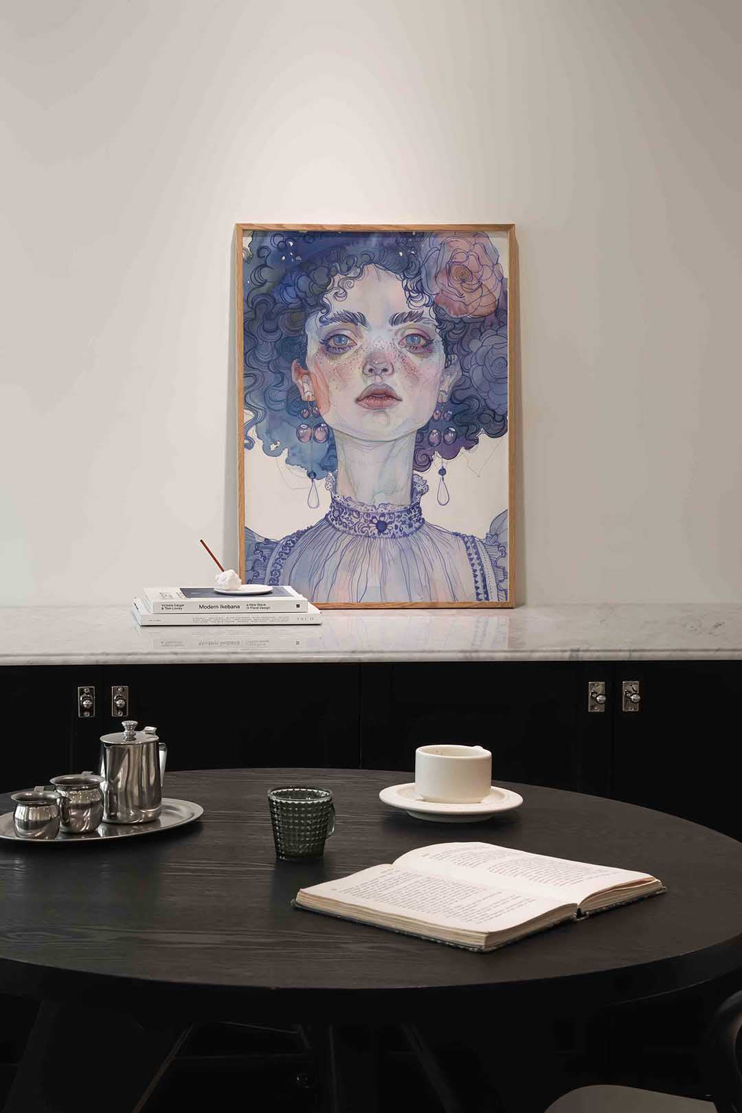 Vrouwelijk portret met bloemen – abstracte poster in staand formaat