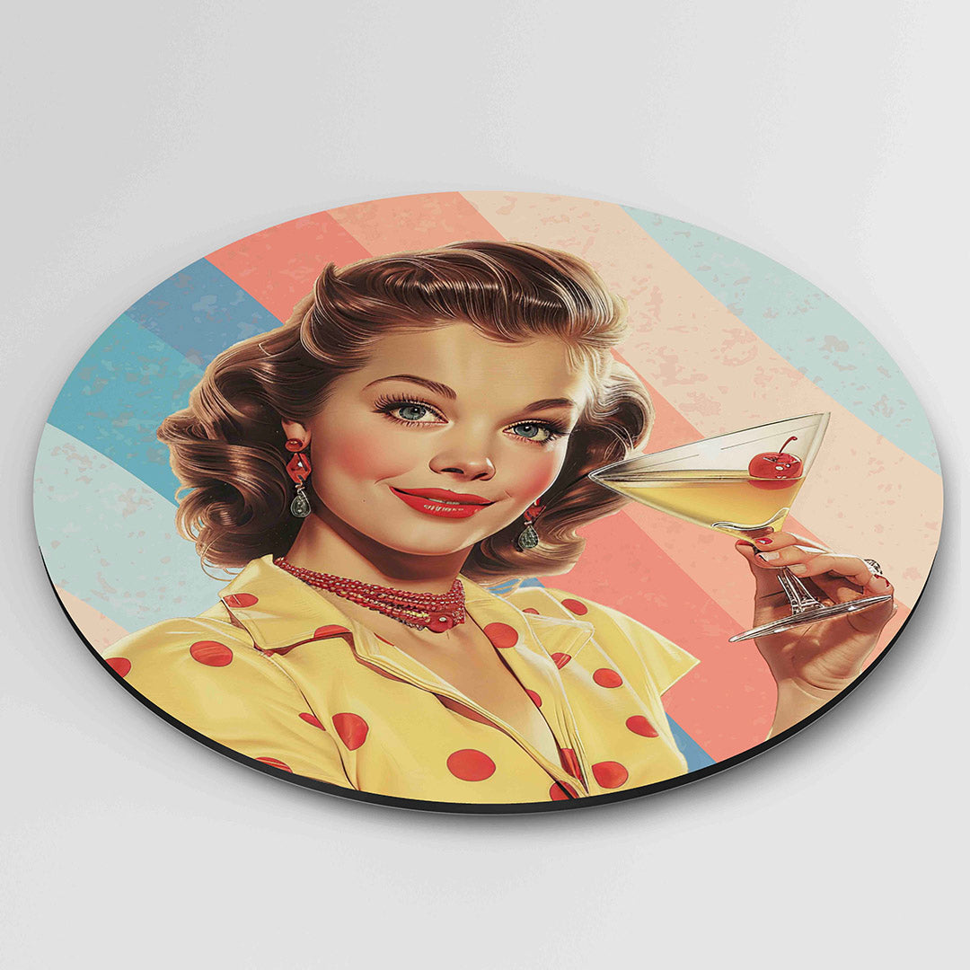 Vrouw met cocktail – Pop Art wandkunst als moderne muurcirkel