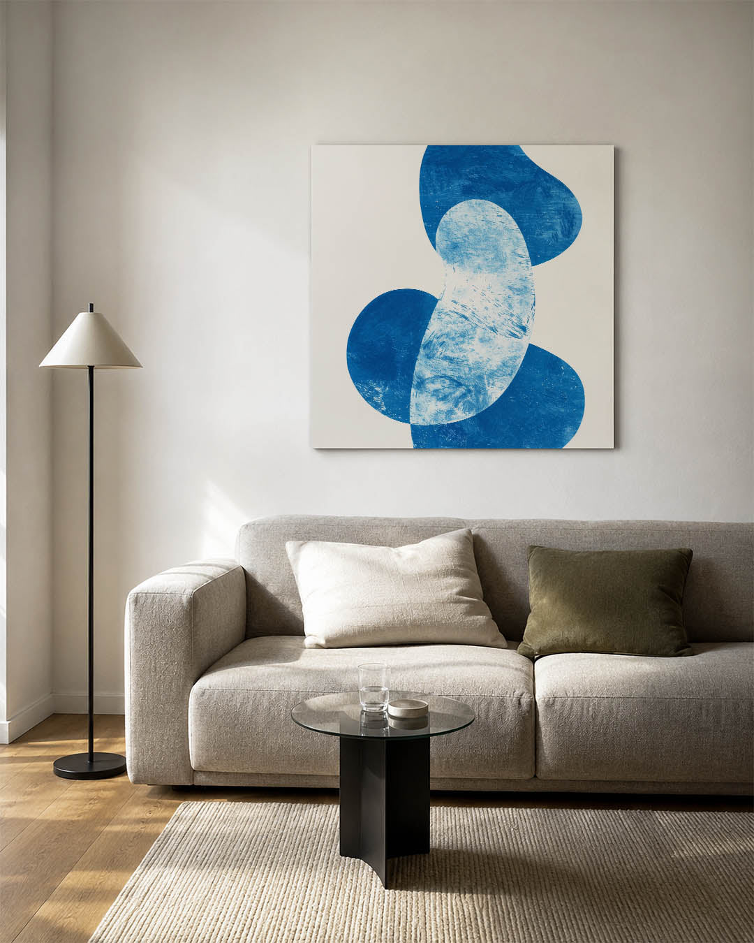 Organische vormen kunstwerk – vierkante wanddecoratie – dit kunstwerk toont vloeiende blauwe vormen op een lichte