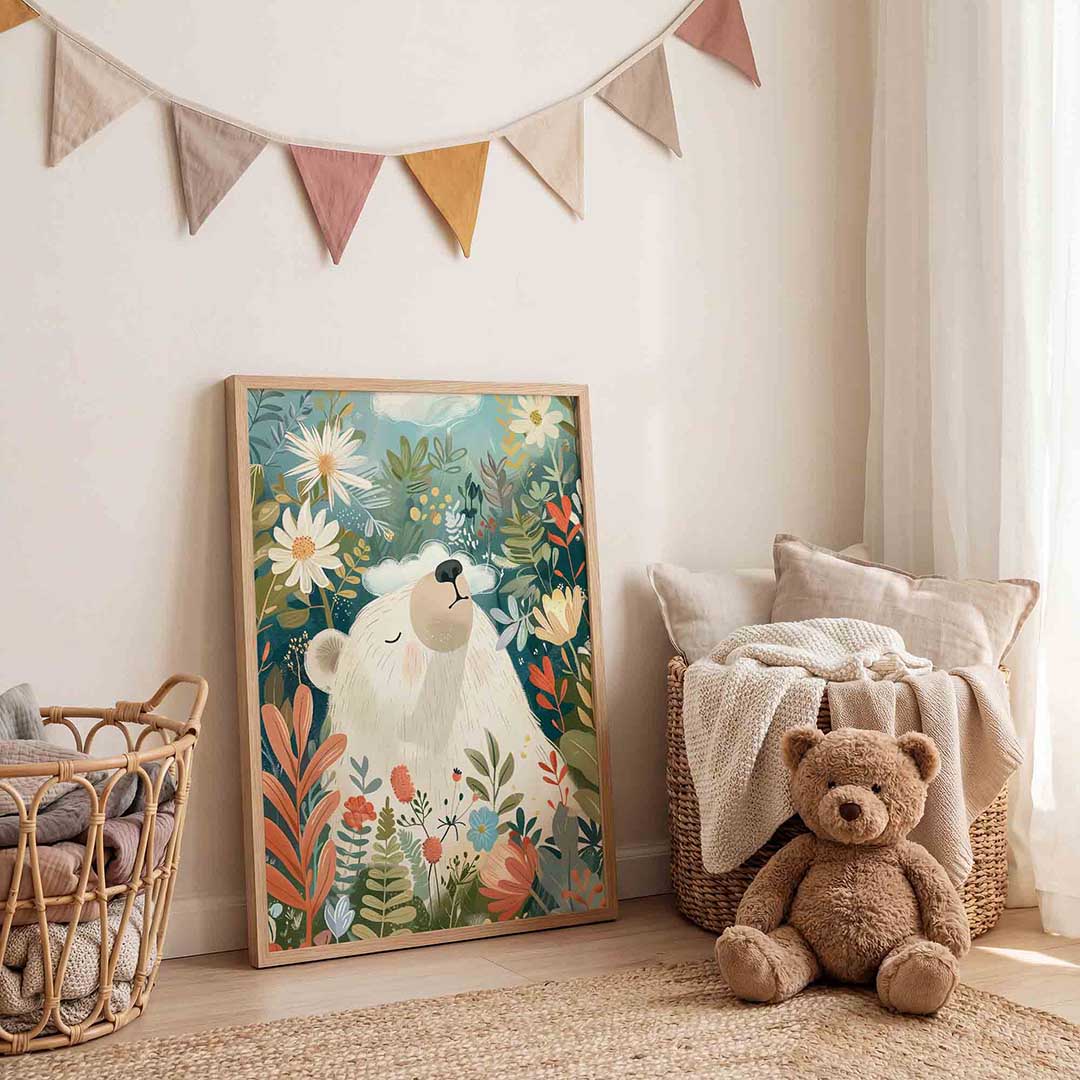 Beer tussen bloemen – speelse wandkunst als portret kinderposter