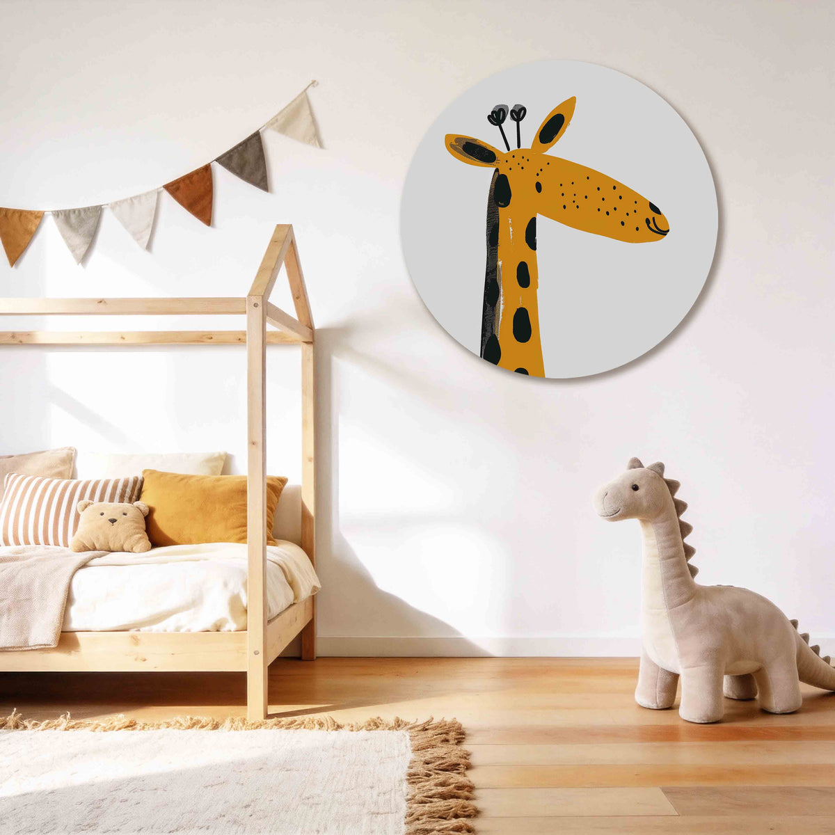 Giraffe illustratie Muurcirkel – tweede productweergave – Een giraffe met een oranje lichaam en zwarte vlekken staat centraal