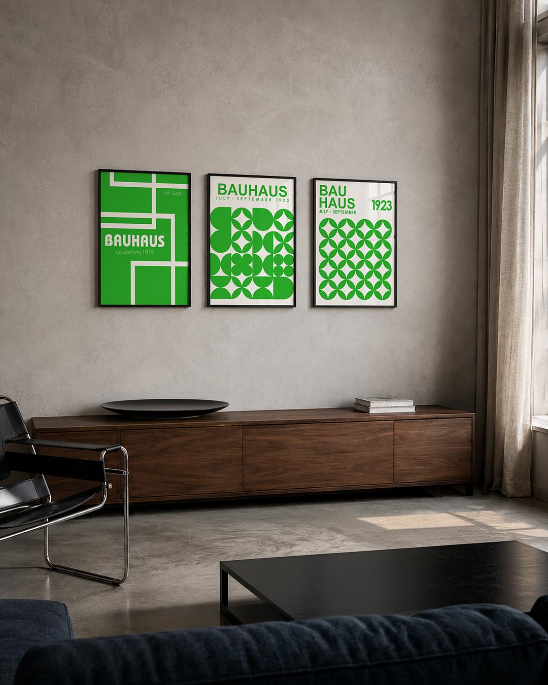 Lijnen en vlakken driedelige posterset – deze posterset in drie delen toont een levendig groen vlak met witte lijnen die een