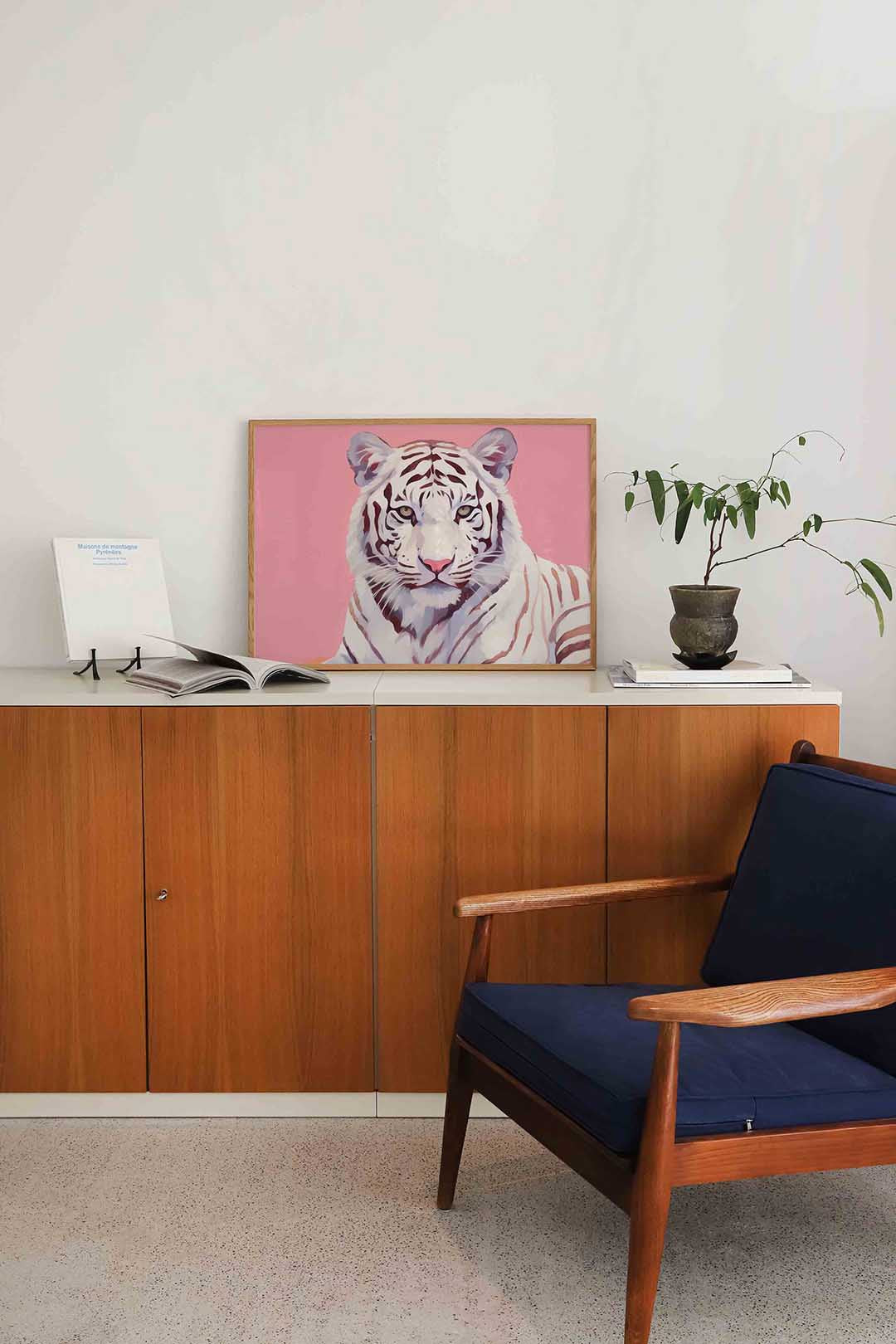 Witte tijger – liggende dieren wanddecoratie van WallArtistic