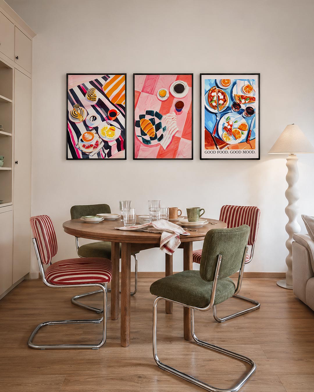 Kleurrijke ontbijtscène driedelige posterset – deze posterset in drie delen toont een levendige tafel met