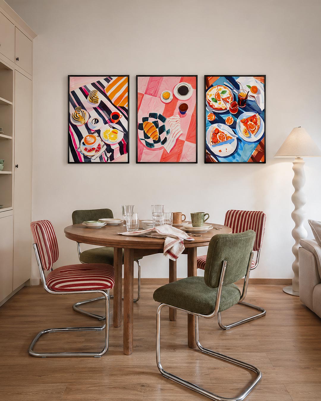 Kleurrijke ontbijtscène driedelige posterset – deze posterset in drie delen toont een levendig tafereel