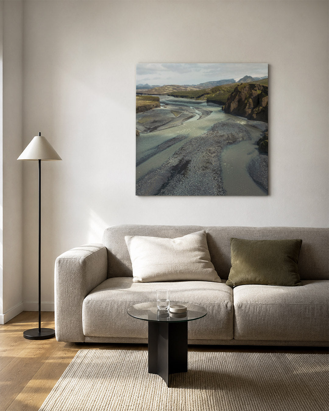 Rivierlandschap kunstwerk – vierkante wanddecoratie – deze kunstwerk toont een uitgestrekt rivierlandschap met kronkelende