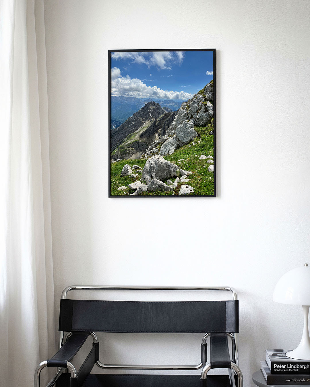Berglandschap met rotsen poster – derde productweergave – deze poster toont een indrukwekkend berglandschap met ruige rotsen