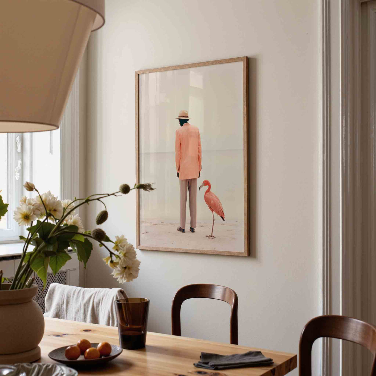 Man en flamingo – kunst en design poster in portret formaat