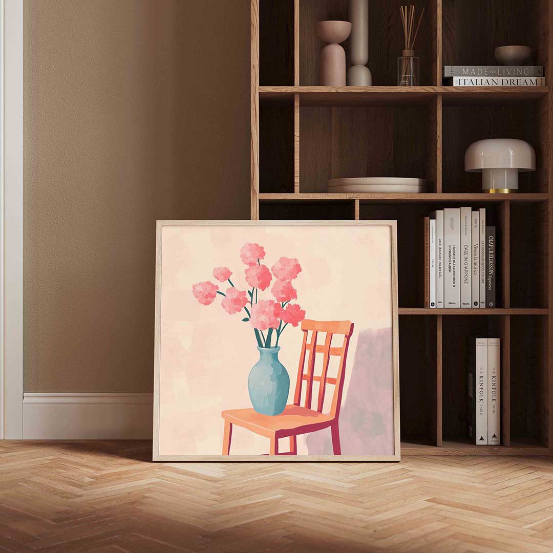 Bloemen in vaas op stoel – moderne poster in vierkant formaat