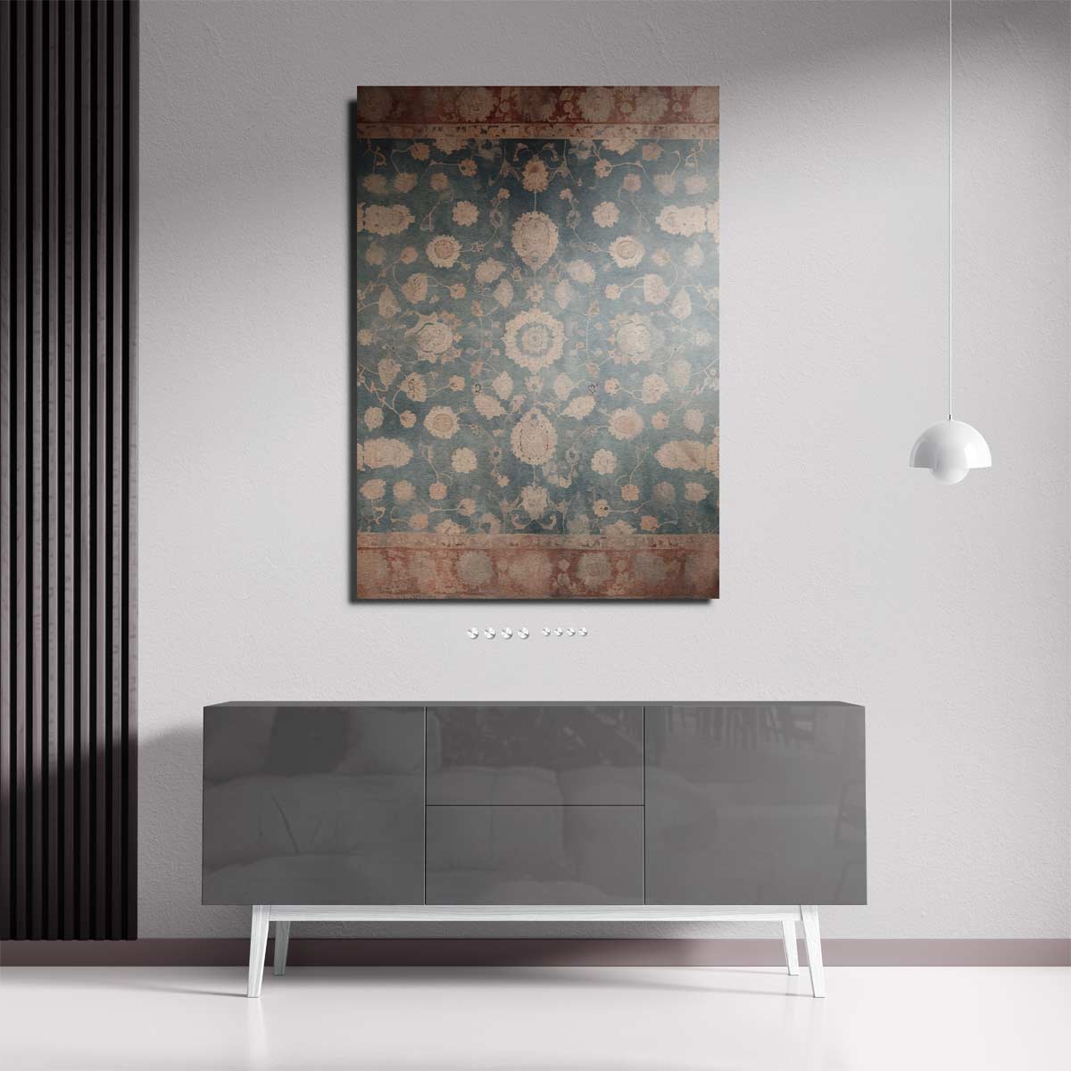 Tijdloze Bloemenpracht op Blauw Tapijt – plexiglas wanddecoratie in portret formaat