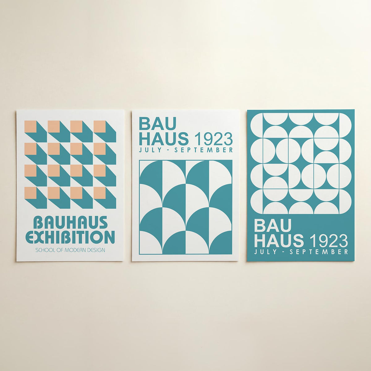 Vorm en schaduw posterset – detailweergave – deze posterset in drie delen toont een ritmisch patroon van perzikkleurige