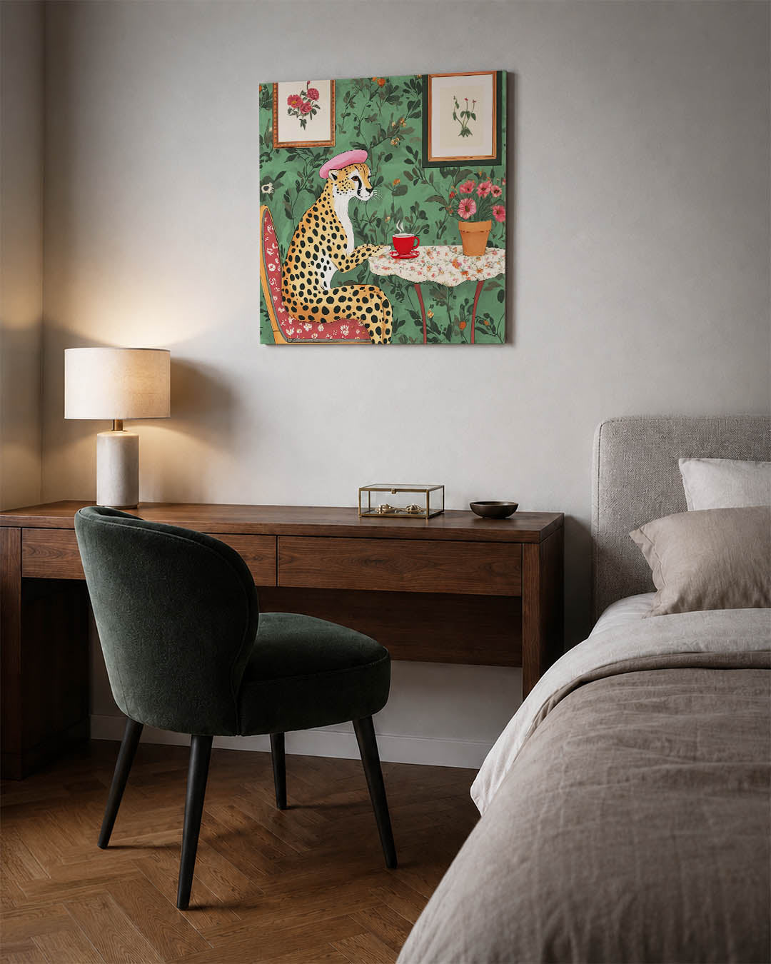 Dromerige dierenkamer kunstwerk – materiaalweergave – dit kunstwerk toont een dier met een roze hoed, zittend aan een tafel