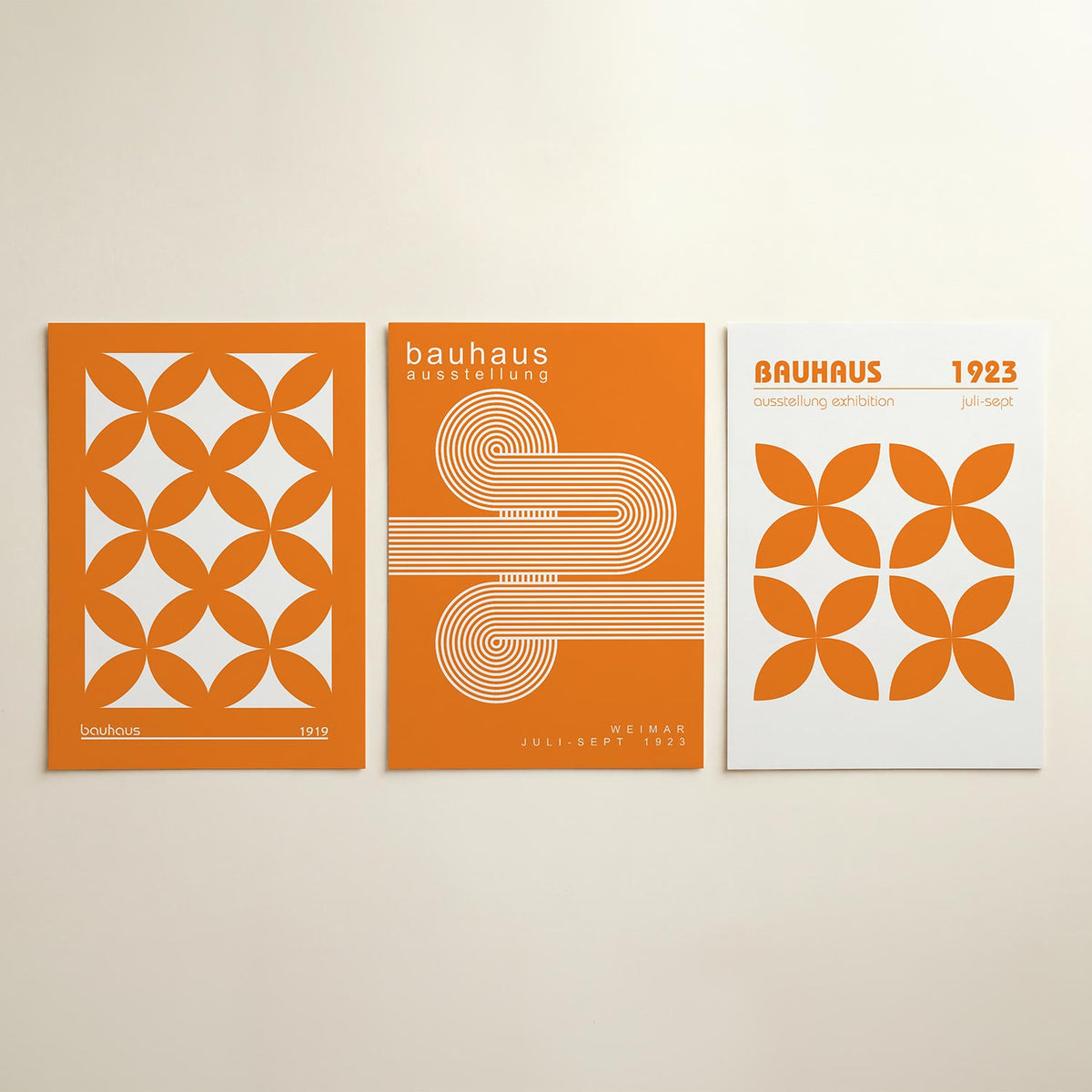 Oranje cirkelpatroon posterset – detailweergave – deze posterset in drie delen toont een levendig oranje patroon van