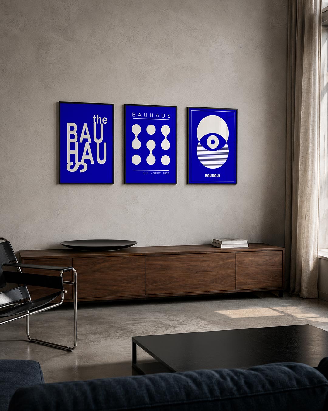 Typografisch spel posterset – tweede productweergave – deze posterset in drie delen toont een speelse ordening van witte