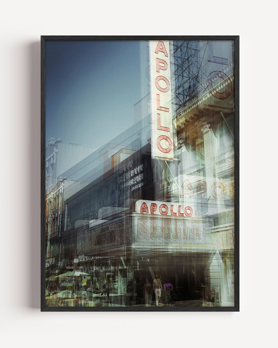 Stedelijke reflecties poster – portret wanddecoratie – deze poster toont een gelaagd stadsbeeld met opvallende architecturale