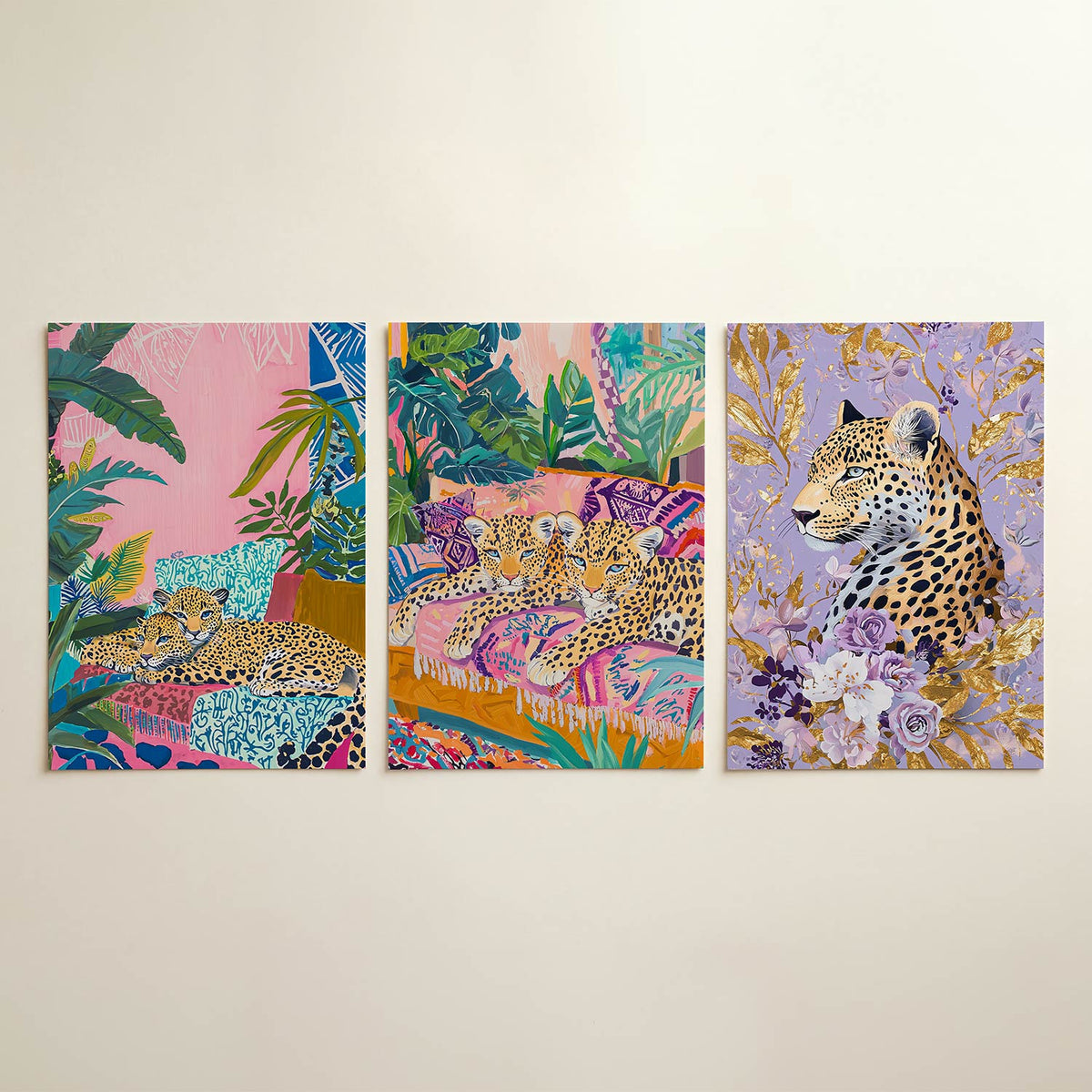 Kleurrijke jungle rust driedelige posterset in interieur